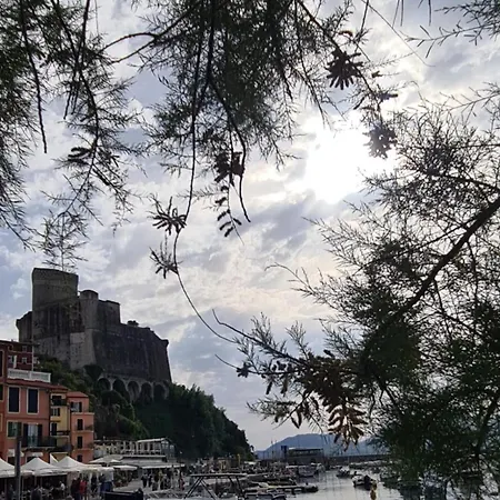 L'etoile A 500m Dalla Stazione * 斯培西亚